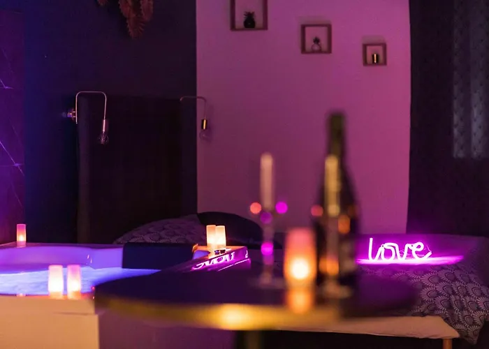 * Spa & Detente # Suite Privee # Tours # Netflix *