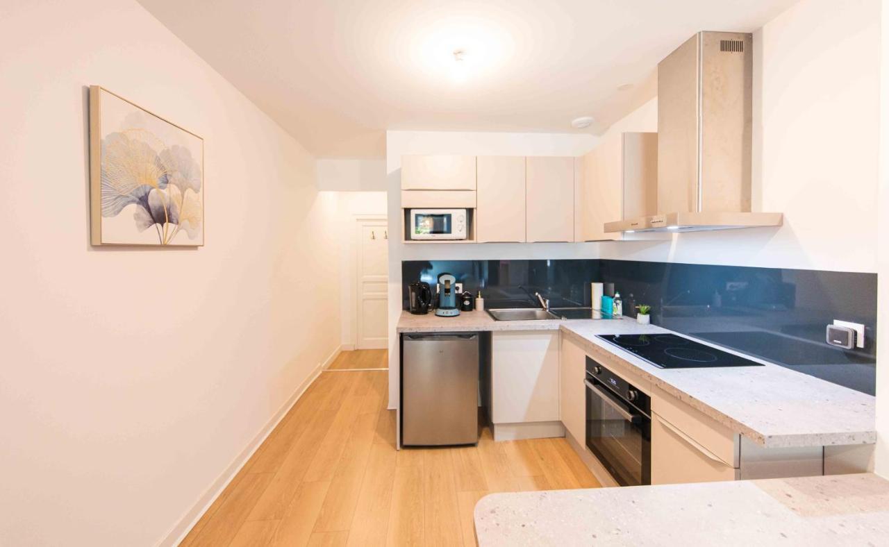 * & Detente # Privee # # Netflix * Apartment Tours