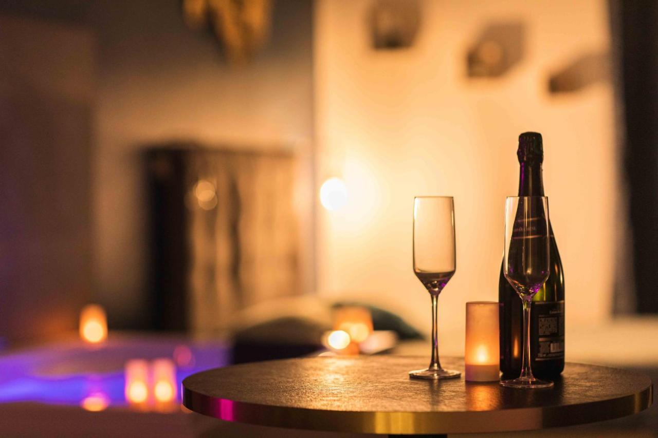 * & Detente # Privee # # Netflix * Tours